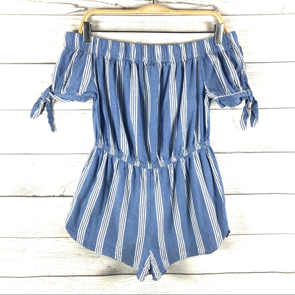 Hint of Blush Striped Off The Shoulder Romper Sz M